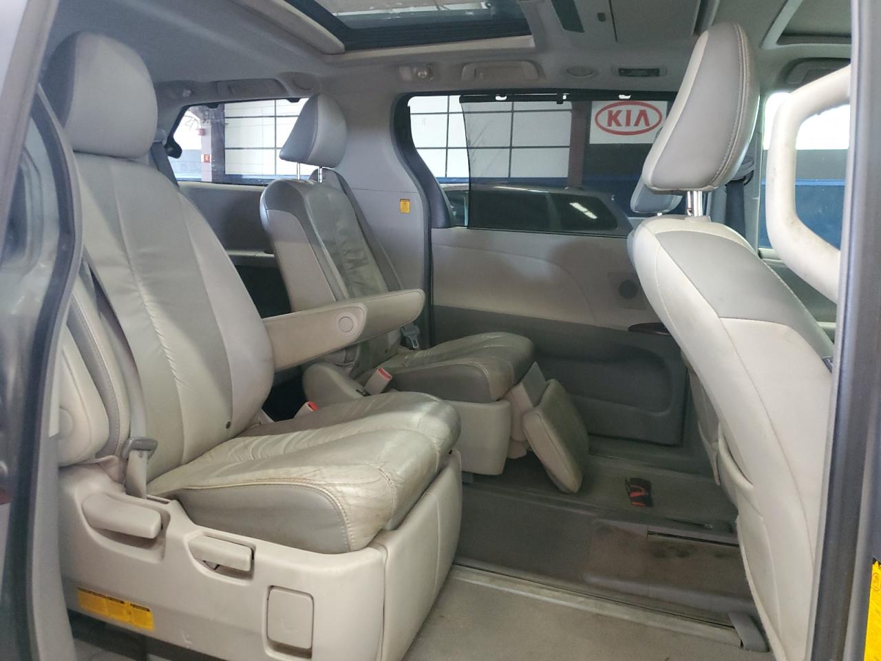 2011 Toyota Sienna Xle VIN: 5TDDK3DC4BS006272 Lot: 65144215