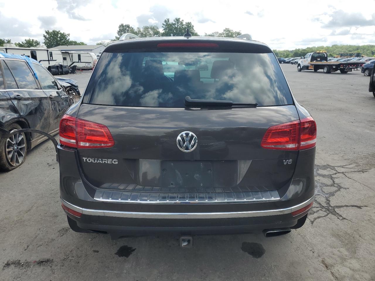 2016 Volkswagen Touareg Sport VIN: WVGEF9BP8GD009174 Lot: 64830495