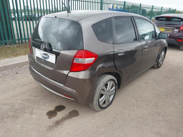 2015 HONDA JAZZ ES +