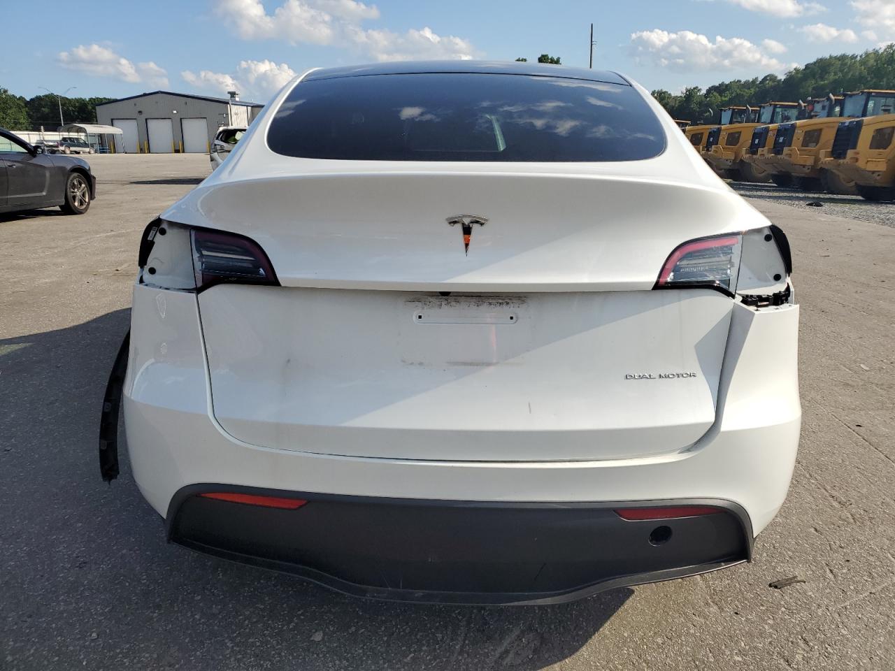 2023 Tesla Model Y VIN: 7SAYGDEE2PA039968 Lot: 60979735