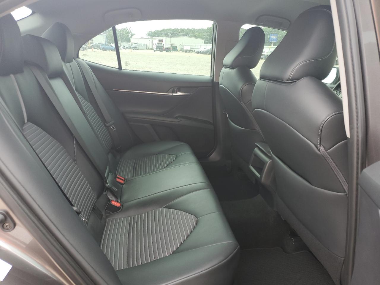 2018 Toyota Camry L VIN: 4T1B11HK4JU673400 Lot: 64115165
