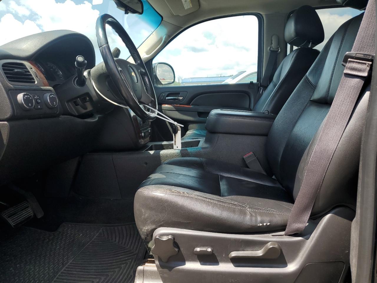 2013 Chevrolet Suburban K1500 Lt VIN: 1GNSKJE70DR147412 Lot: 64301735