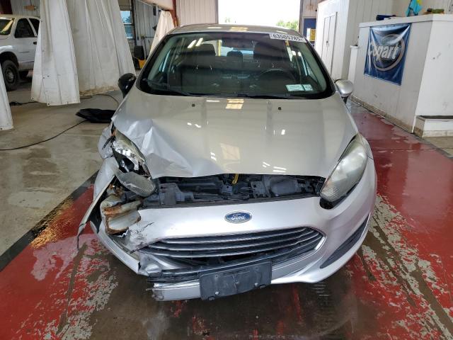  FORD FIESTA 2016 Серебристый