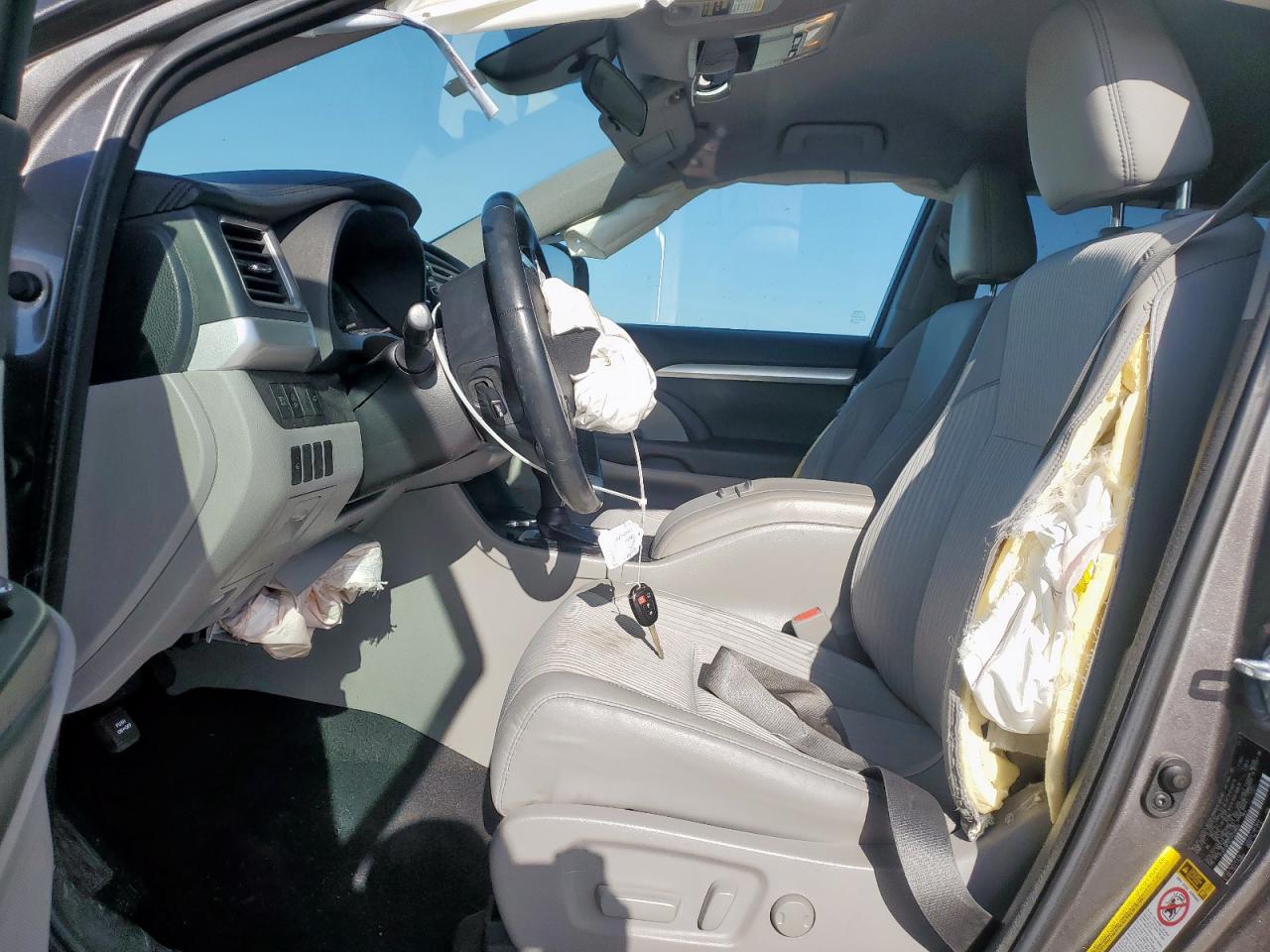 2018 Toyota Highlander Le VIN: 5TDZZRFH2JS239840 Lot: 64472425