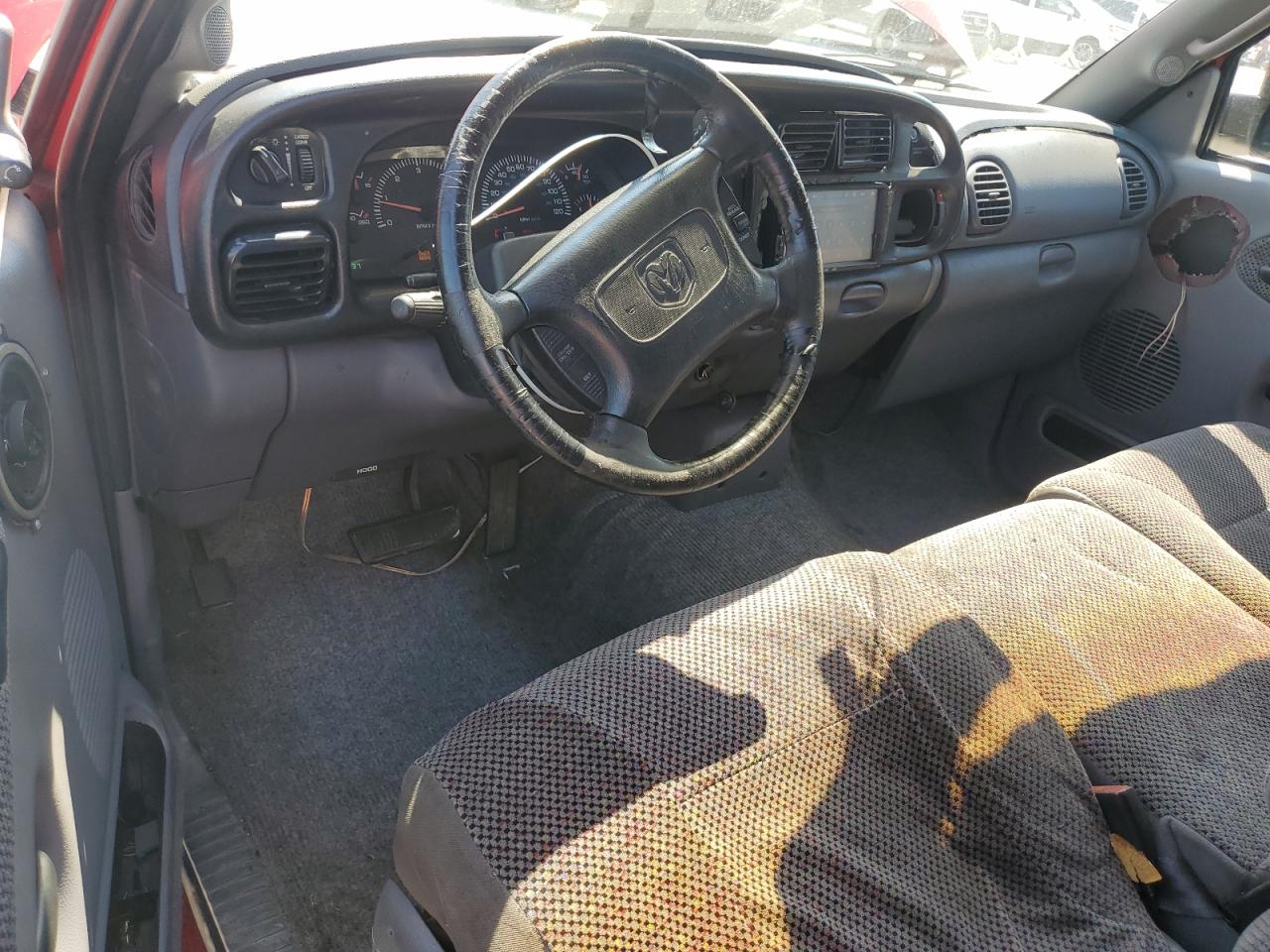 1999 Dodge Ram 1500 VIN: 1B7HC13Y2XJ519735 Lot: 63241695