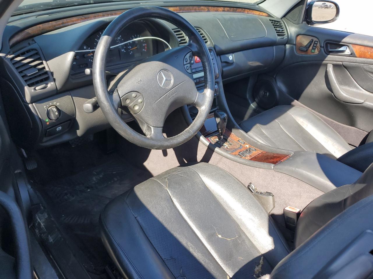 2001 Mercedes-Benz Clk 320 VIN: WDBLK65G11T061811 Lot: 63698765
