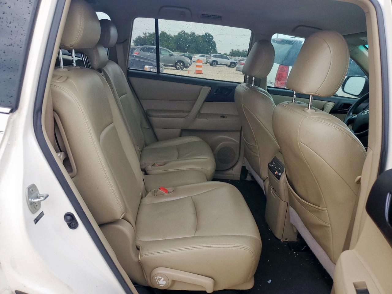 2011 Toyota Highlander Base VIN: 5TDZK3EHXBS040586 Lot: 63683955