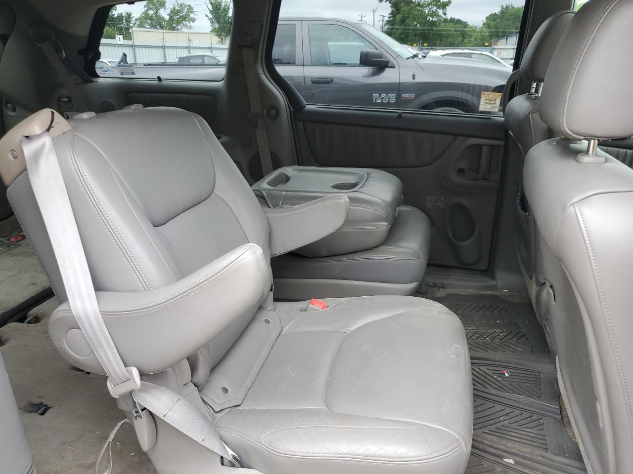 2005 Toyota Sienna Xle VIN: 5TDBA22CX5S035156 Lot: 64056775