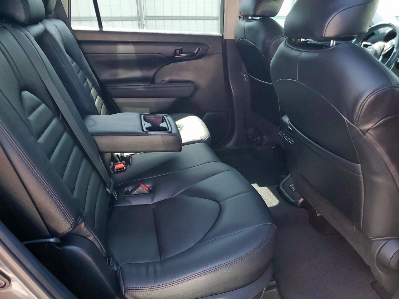 2022 Toyota Highlander L VIN: 5TDZZRAH8NS091805 Lot: 64499465