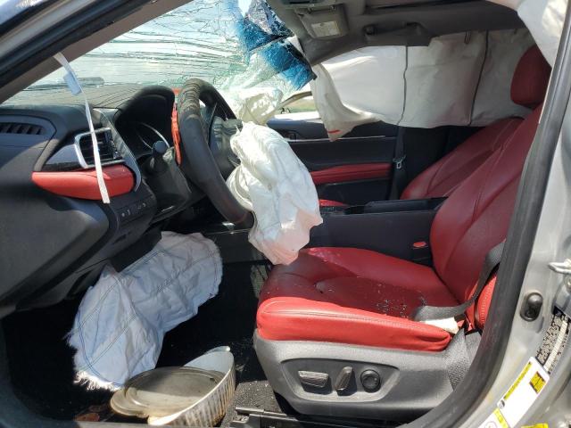  TOYOTA CAMRY 2018 Srebrny