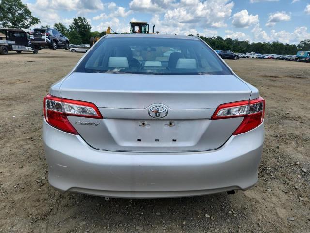  TOYOTA CAMRY 2012 Srebrny