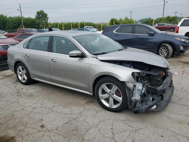  VOLKSWAGEN PASSAT 2013 Srebrny