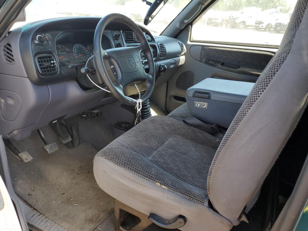 1998 Dodge Ram 2500 VIN: 3B7KF26D9WM220885 Lot: 63468695