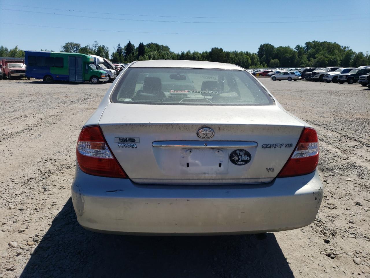 2003 Toyota Camry Le VIN: 4T1BF30K93U051404 Lot: 64195365