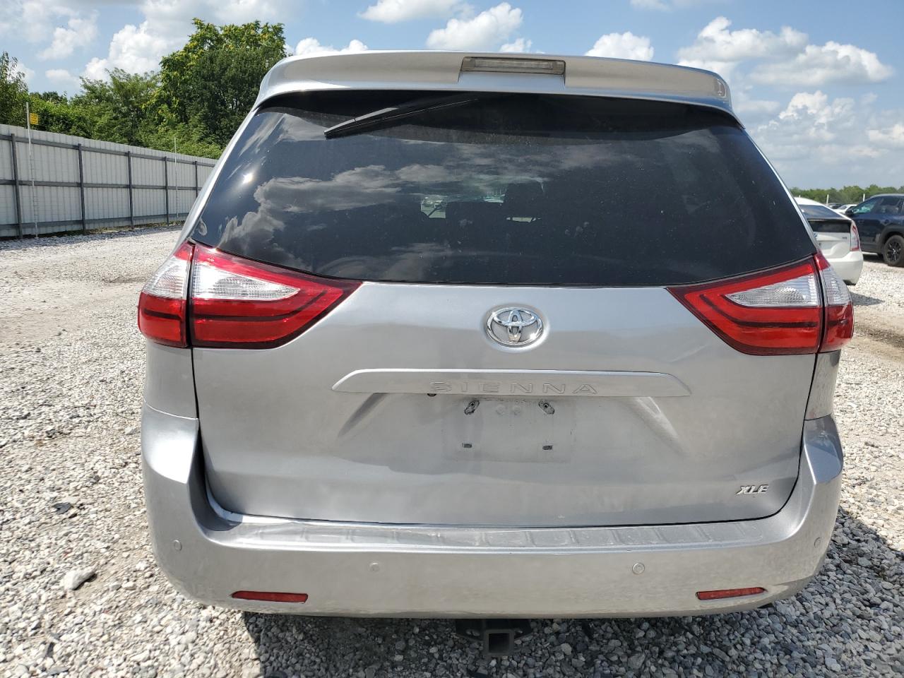 2017 Toyota Sienna Xle VIN: 5TDYZ3DC9HS820214 Lot: 65401205