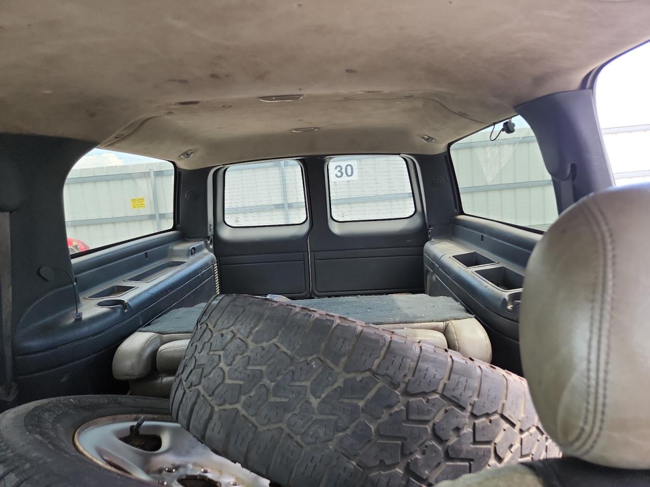 2001 Chevrolet Suburban C1500 VIN: 3GNEC16T11G191307 Lot: 63451645