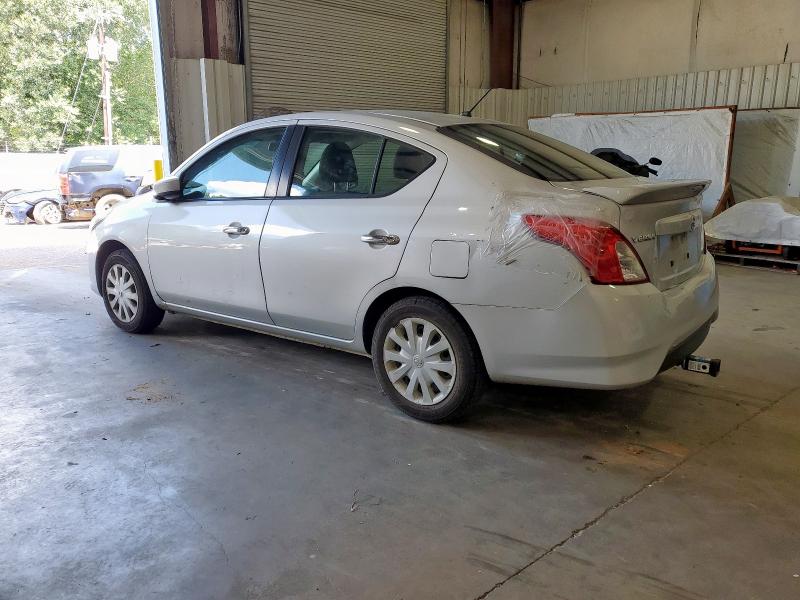  NISSAN VERSA 2018 Srebrny