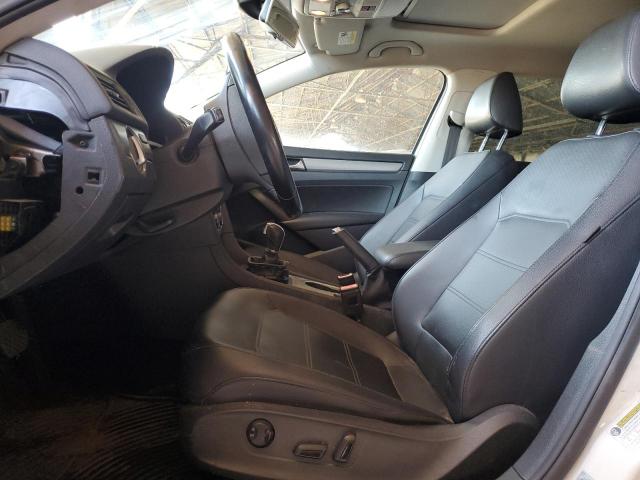Sedans VOLKSWAGEN PASSAT 2014 Biały