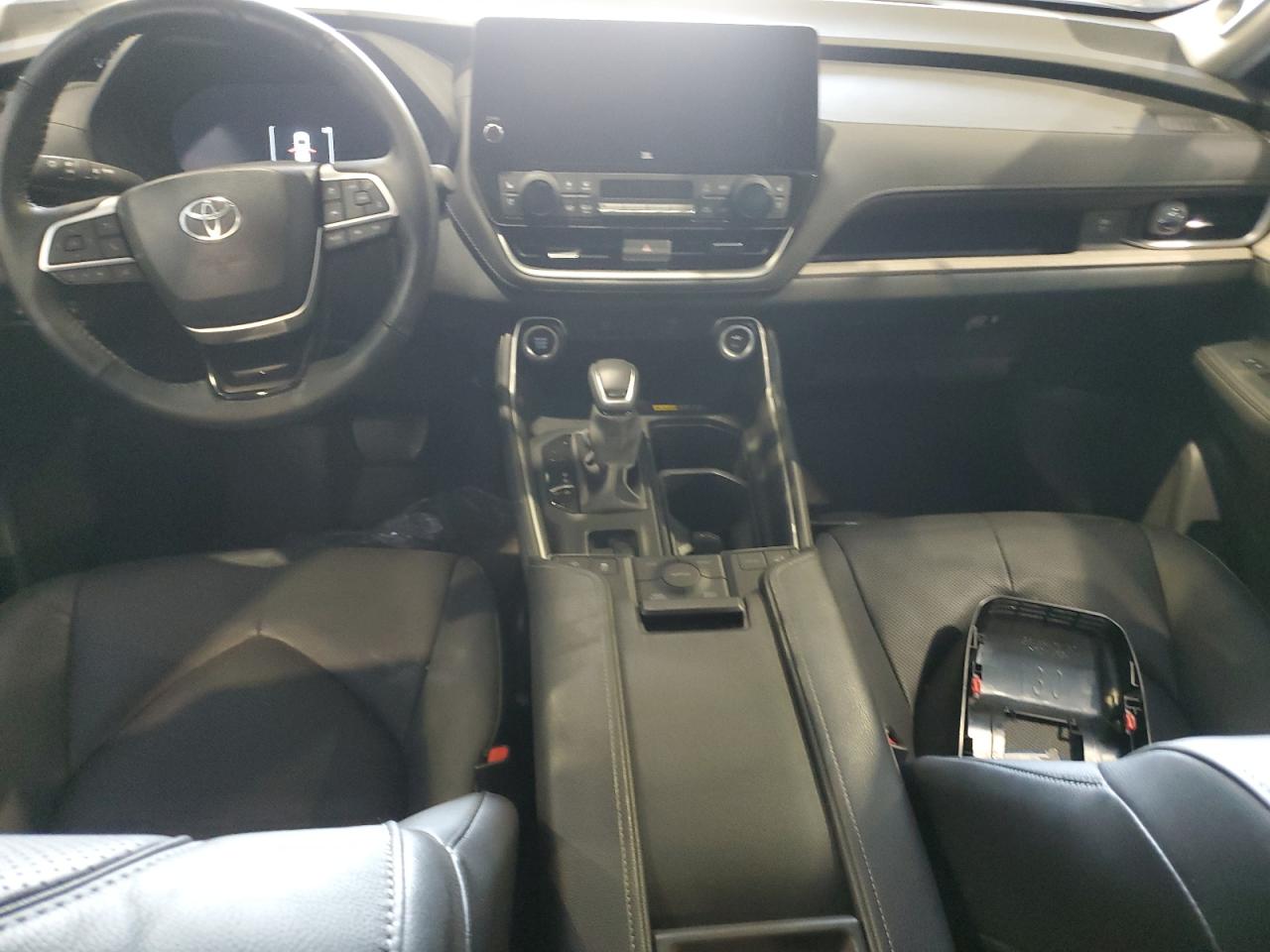 2024 Toyota Grand Highlander Xle VIN: 5TDAAAB50RS035521 Lot: 64100355