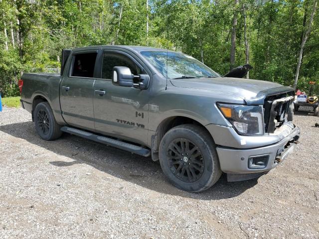  NISSAN TITAN 2018 Srebrny