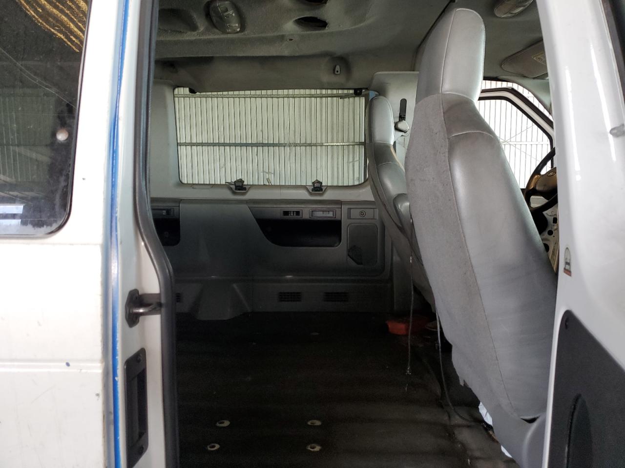 2013 Ford Econoline E350 Super Duty Wagon VIN: 1FBSS3BL3DDA77380 Lot: 63444055