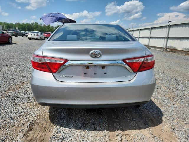  TOYOTA CAMRY 2015 Srebrny