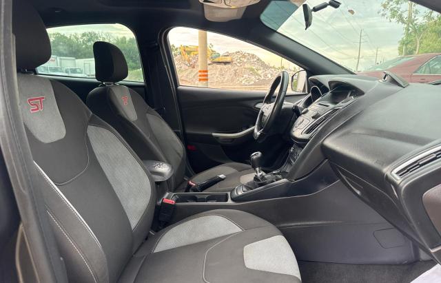 Hatchbacks FORD FOCUS 2016 Gray