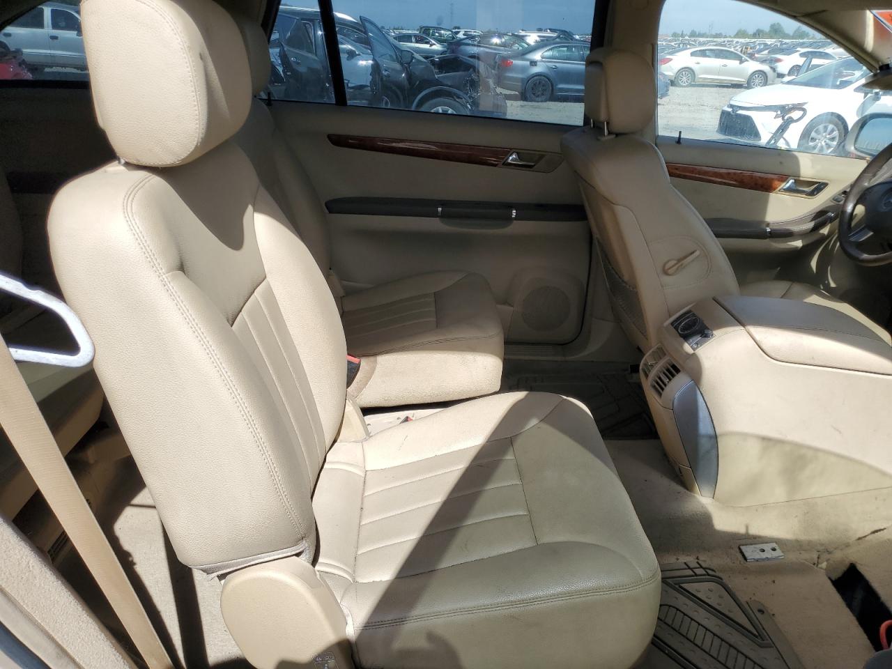 2006 Mercedes-Benz R 350 VIN: 4JGCB65E56A010164 Lot: 63115135