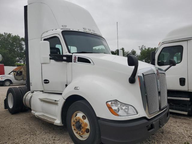 2015 Kenworth T680 Semi Truck