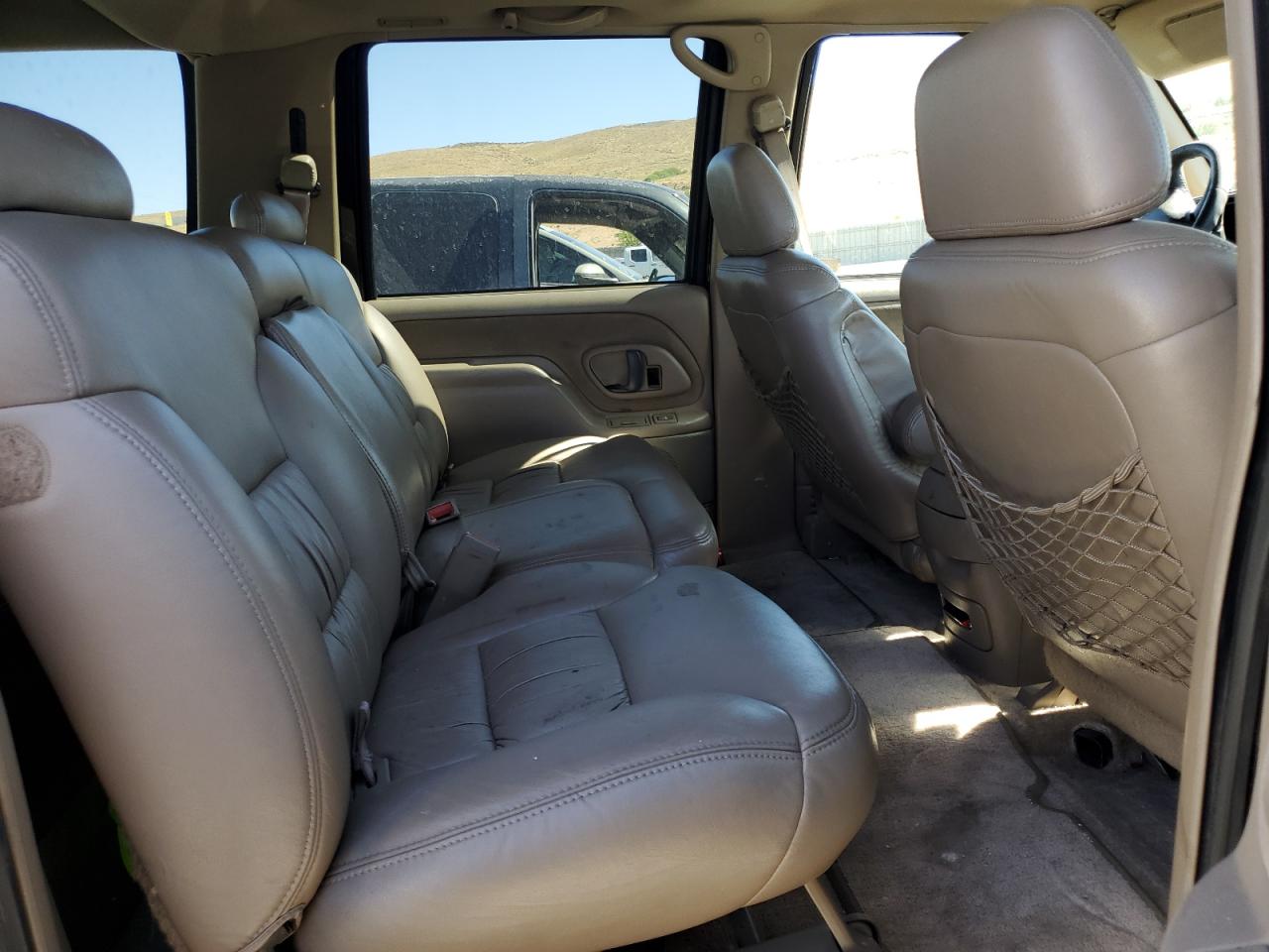 1999 GMC Suburban K2500 VIN: 3GKGK26J7XG520047 Lot: 65038305