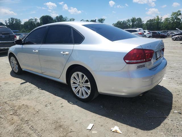 Sedans VOLKSWAGEN PASSAT 2014 Srebrny