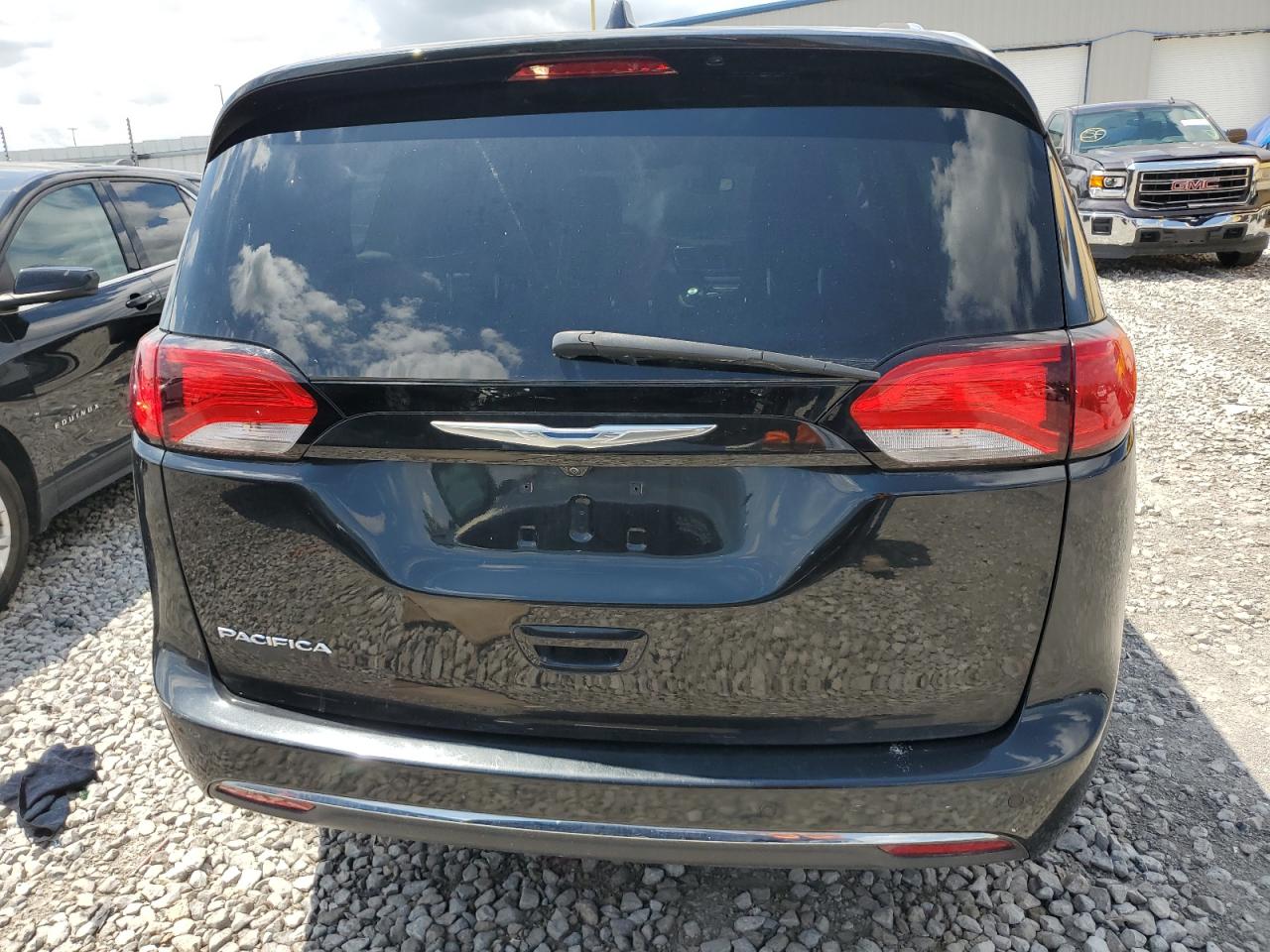2018 Chrysler Pacifica Touring L VIN: 2C4RC1BG9JR120790 Lot: 64021065