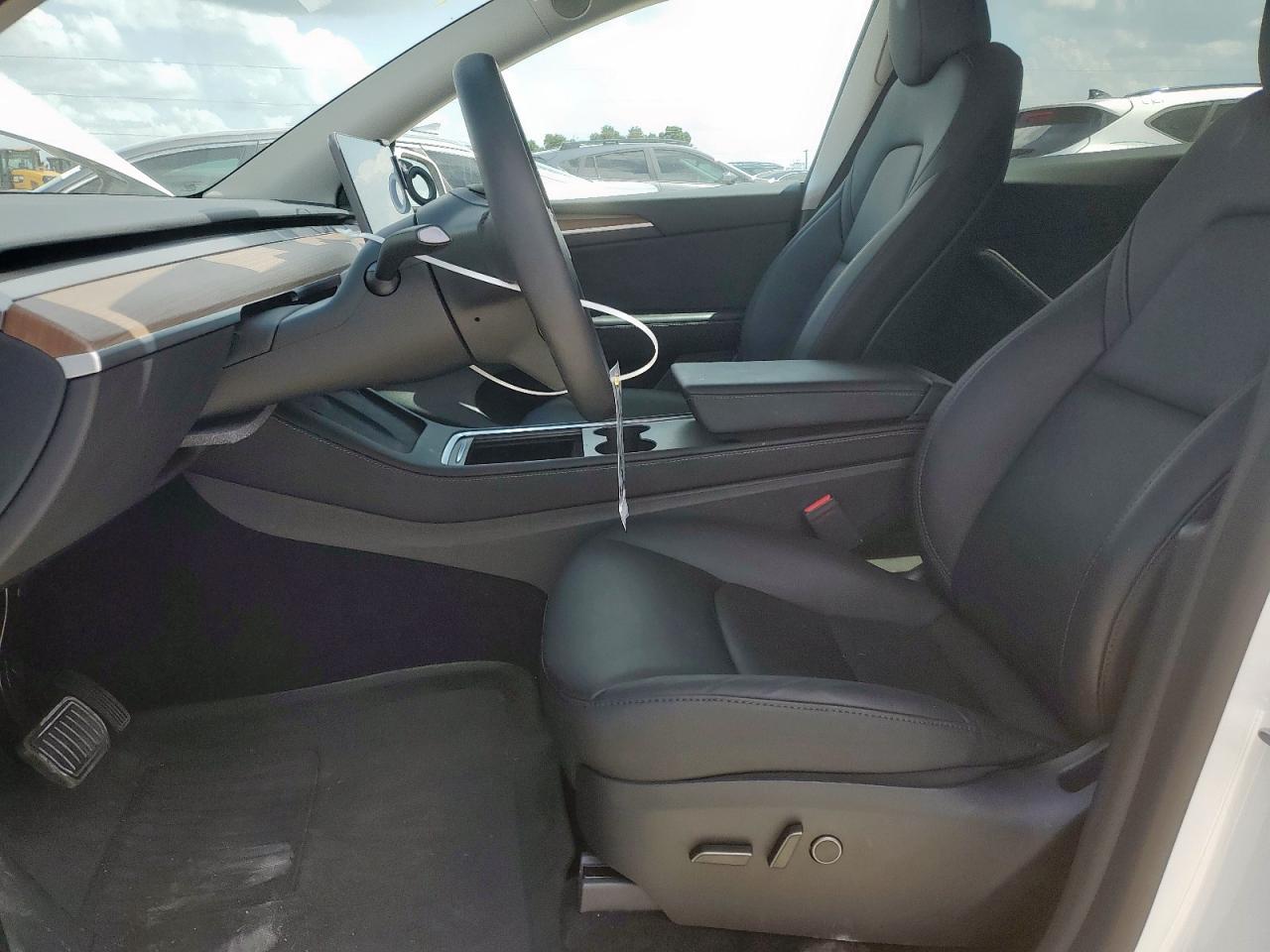 2024 Tesla Model Y VIN: 7SAYGAEE4RF058784 Lot: 64558655