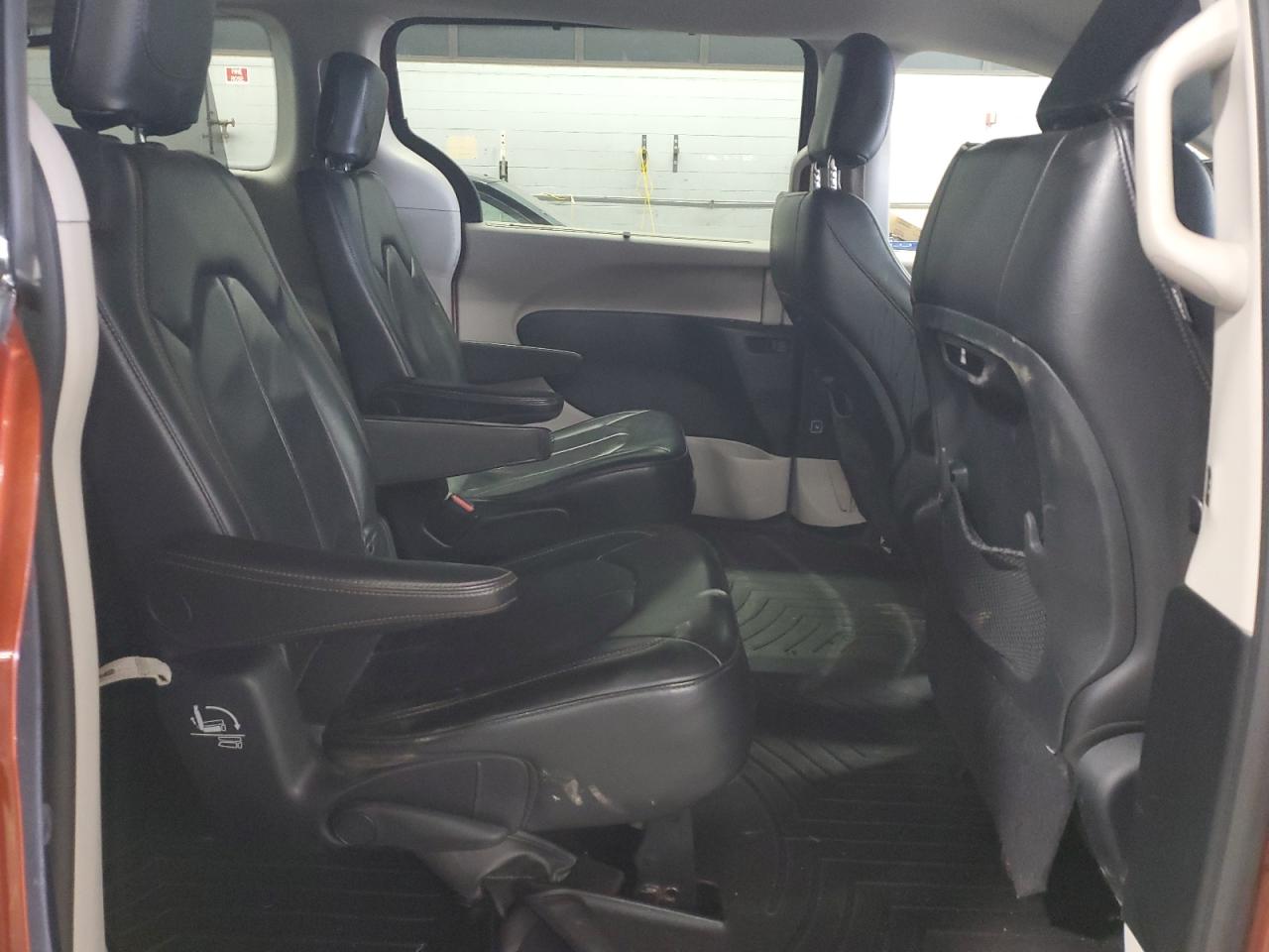 2018 Chrysler Pacifica Touring L VIN: 2C4RC1BG2JR365026 Lot: 64736425