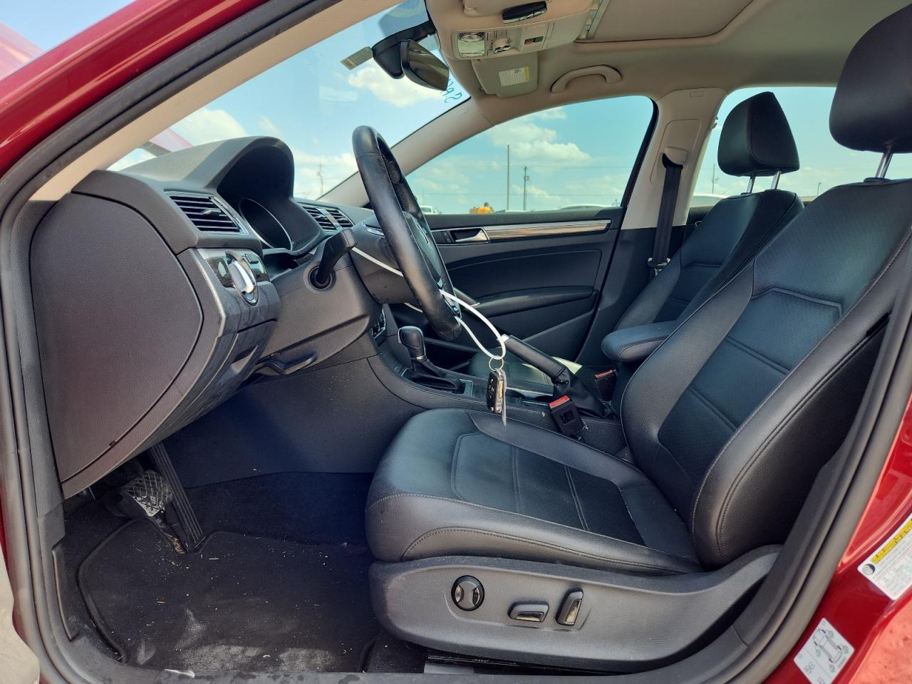 2018 Volkswagen Passat Se VIN: 1VWBA7A3XJC043197 Lot: 65136625
