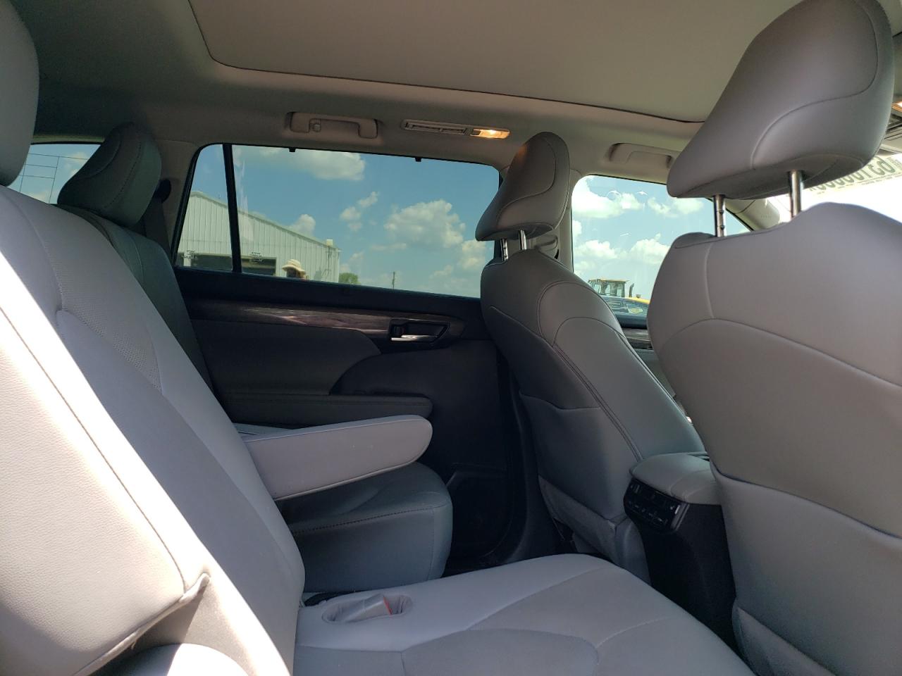 2021 Toyota Highlander Platinum VIN: 5TDFZRBH5MS132679 Lot: 63106035