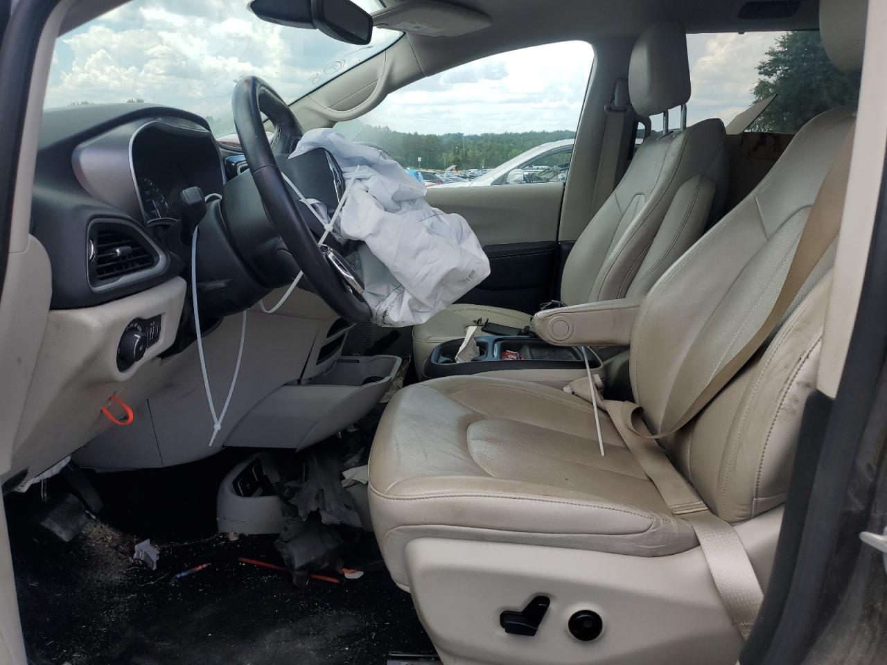 2020 Chrysler Pacifica Touring L VIN: 2C4RC1BG4LR223523 Lot: 66622825