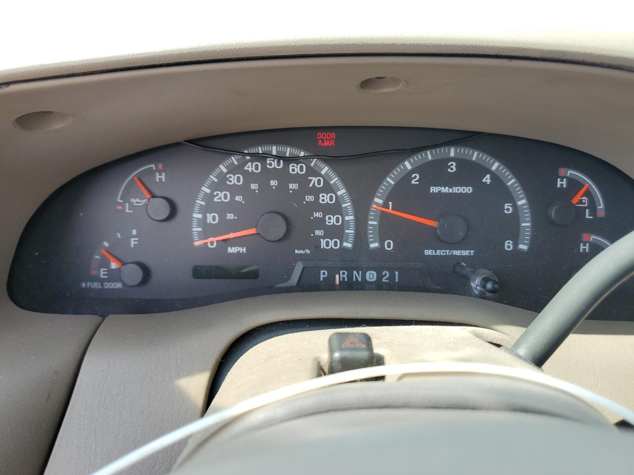 2000 Ford Expedition Eddie Bauer VIN: 1FMRU17L0YLB87828 Lot: 66178425