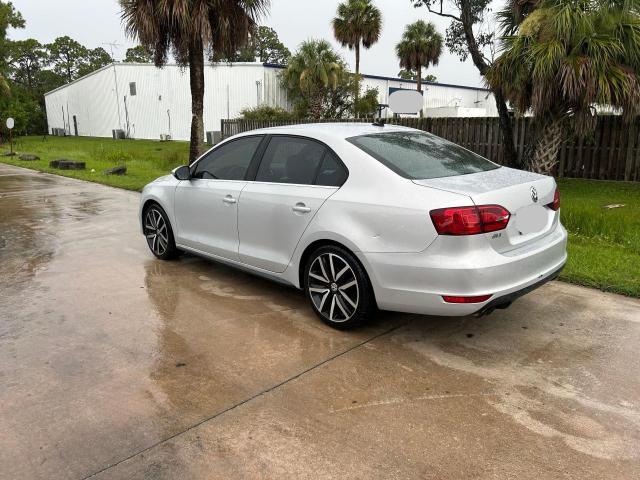 Sedans VOLKSWAGEN JETTA 2013 Srebrny