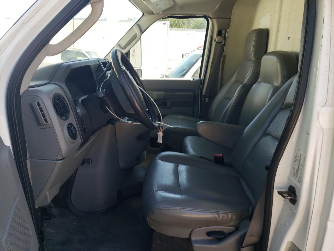 2009 Ford Econoline E450 Super Duty Cutaway Van VIN: 1FDXE45SX9DA08206 Lot: 63551895