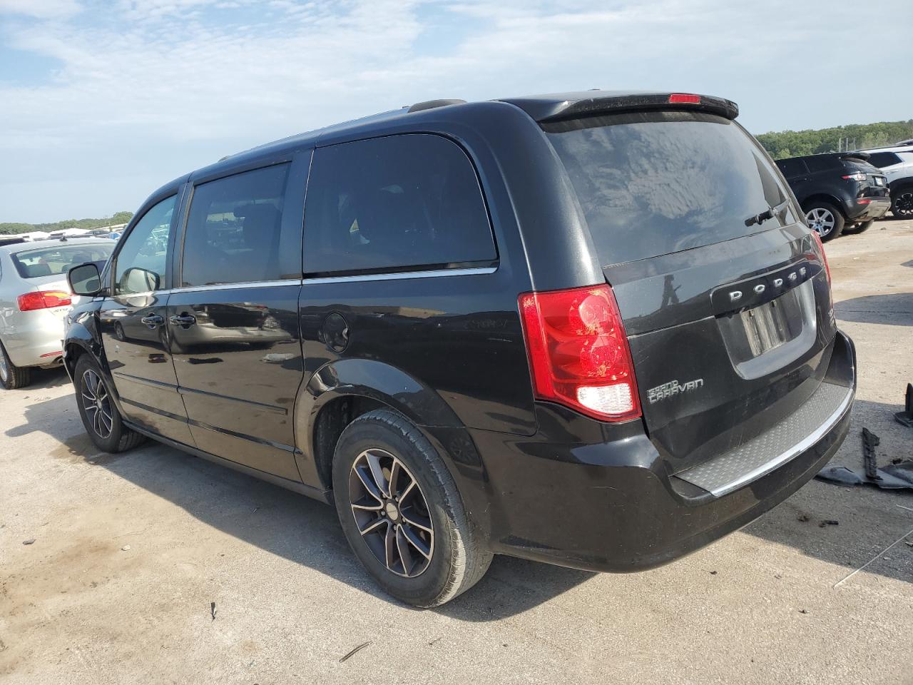 2017 Dodge Grand Caravan Sxt VIN: 2C4RDGCG2HR841896 Lot: 64505695