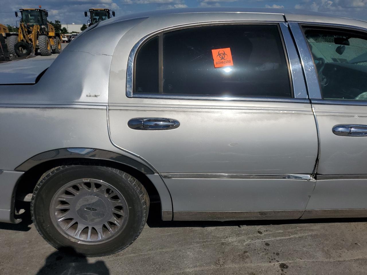 2000 Lincoln Town Car at FL - Apopka, Copart lot 65392855