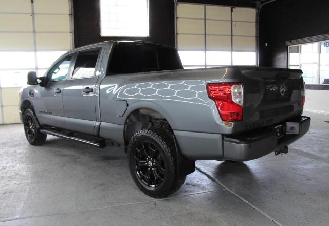  NISSAN TITAN 2018 Szary