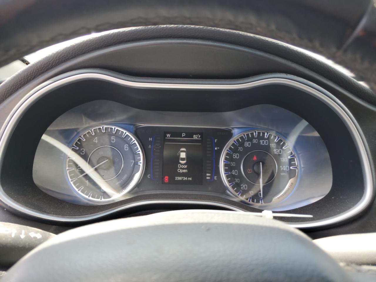 2015 Chrysler 200 Limited VIN: 1C3CCCAB1FN605828 Lot: 63738145