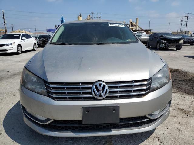 Sedans VOLKSWAGEN PASSAT 2013 Silver