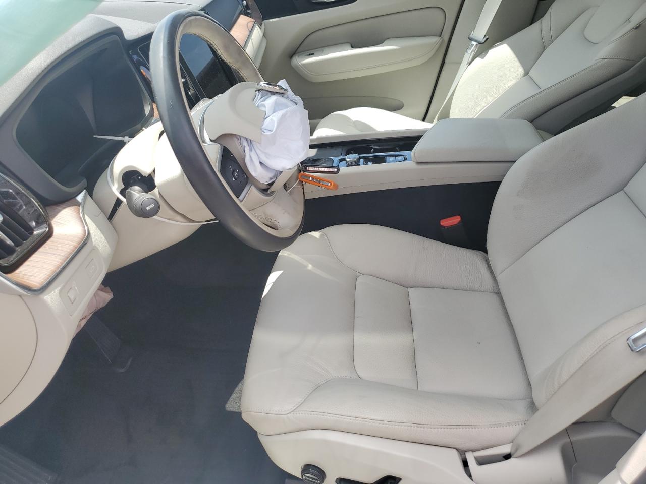 2021 Volvo Xc60 T5 Momentum VIN: YV4102RK8M1874940 Lot: 63385805