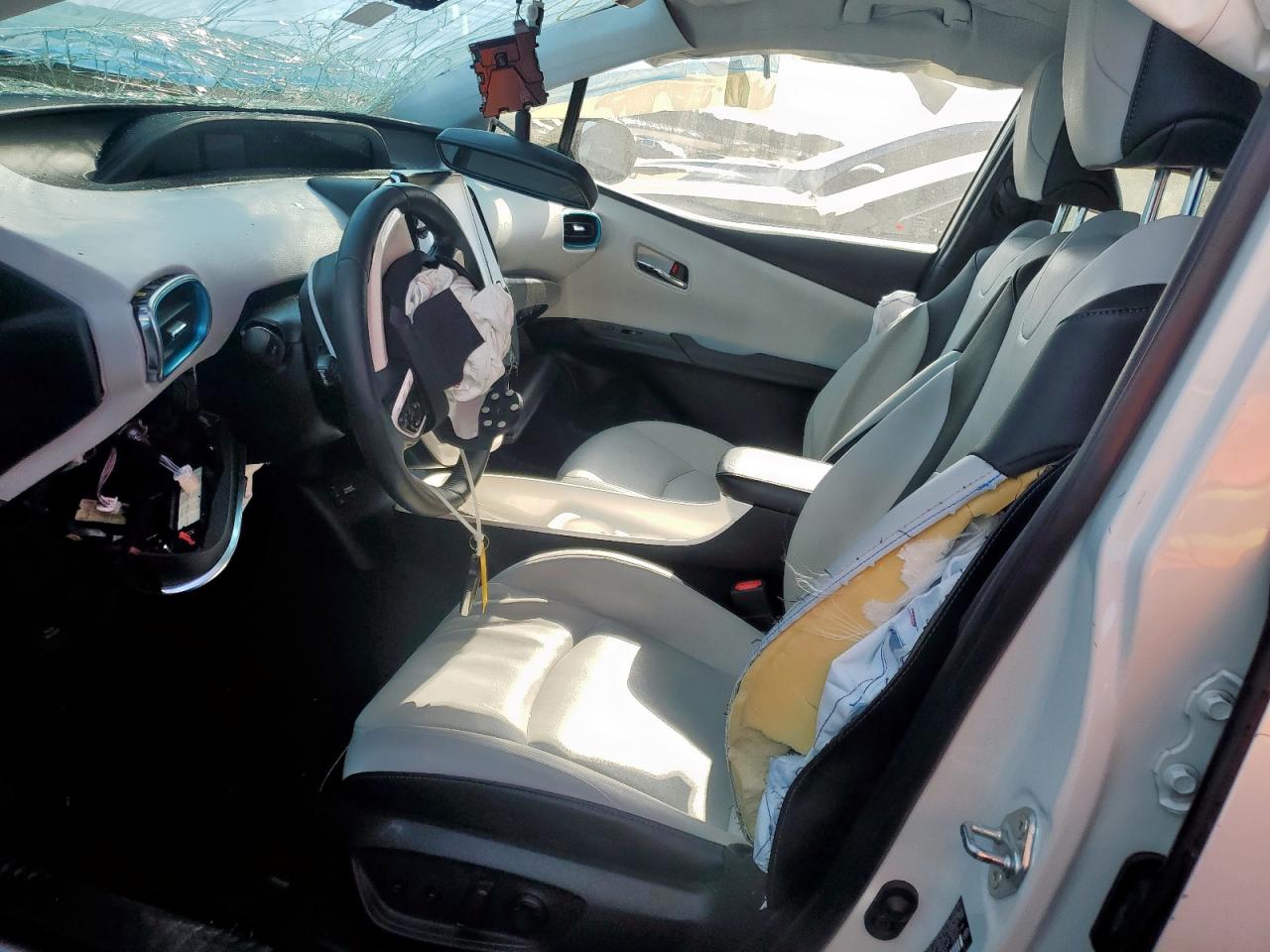 2018 Toyota Prius Prime VIN: JTDKARFP8J3100359 Lot: 63397625