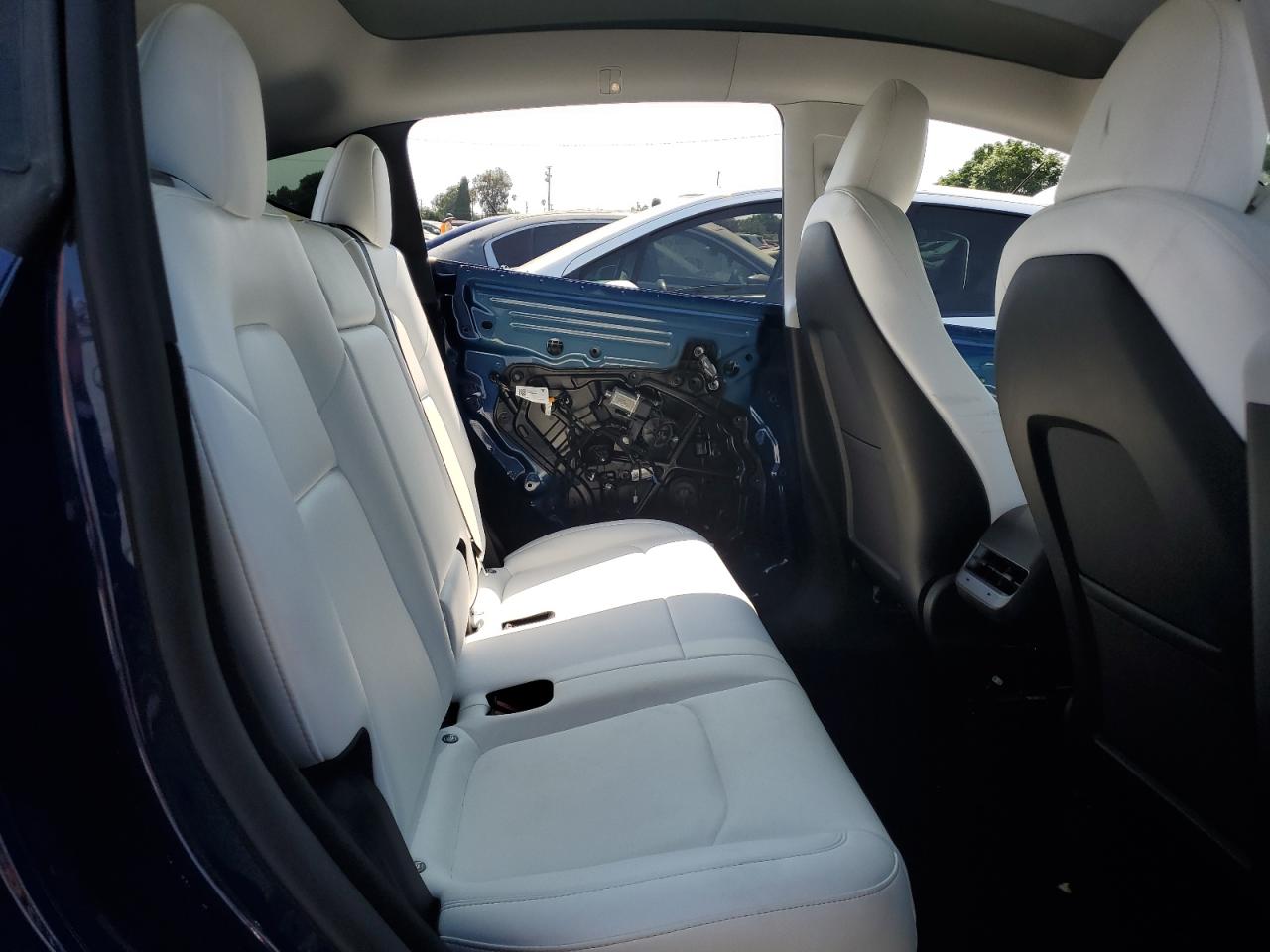 2024 Tesla Model Y VIN: 7SAYGDEE4RA242637 Lot: 64983985