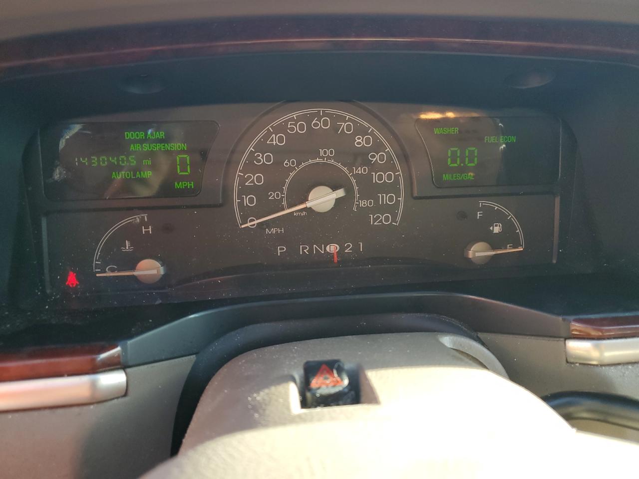 2003 Lincoln Town Car Executive VIN: 1LNHM81W03Y606246 Lot: 64653895