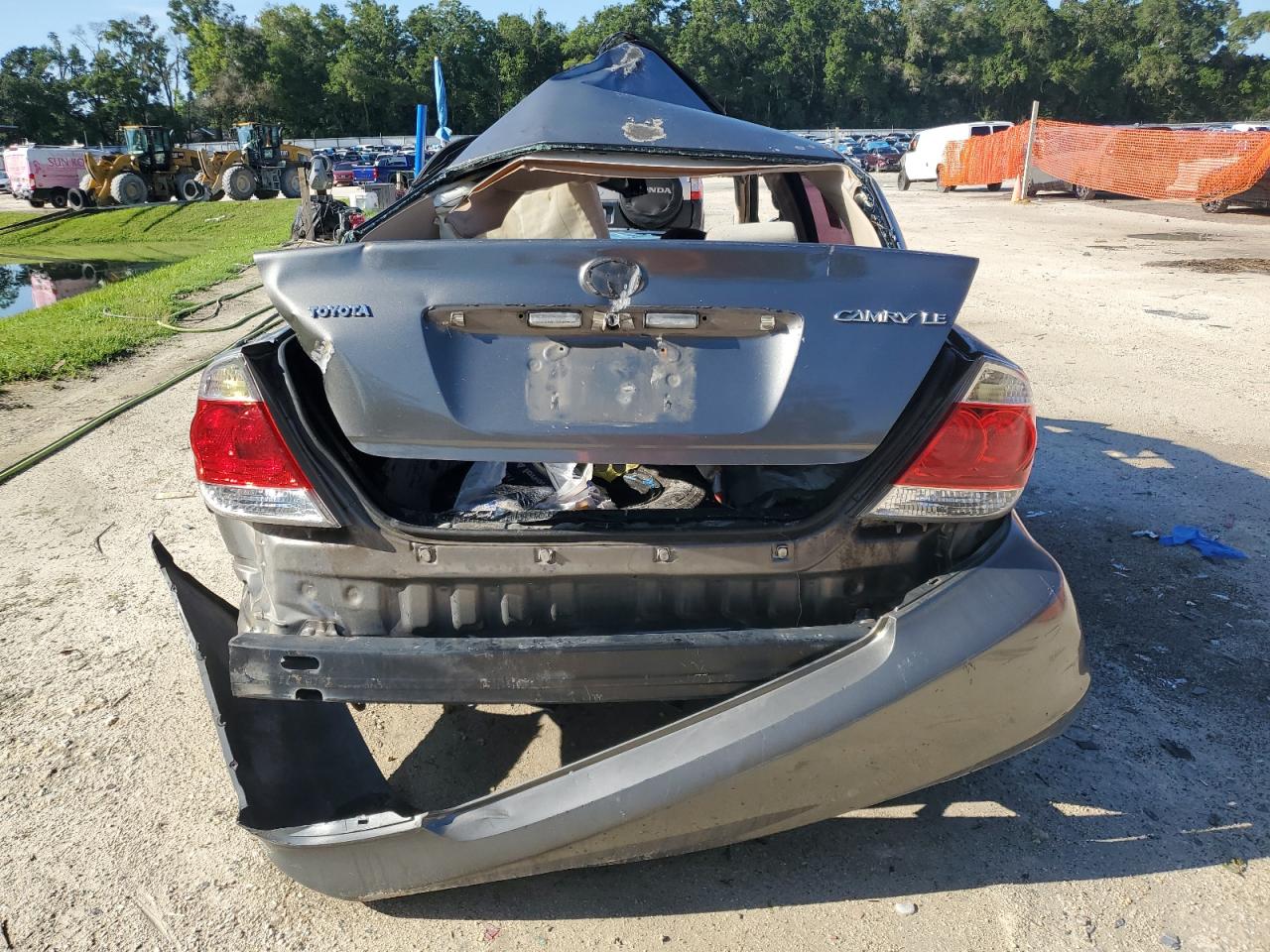 2005 Toyota Camry Le VIN: JTDBE30K653032227 Lot: 63653585